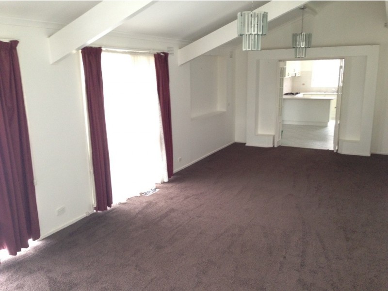 61 Essex Park Drive, Endeavour Hills VIC 3802