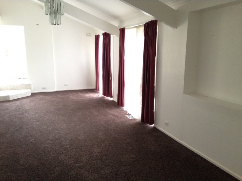 61 Essex Park Drive, Endeavour Hills VIC 3802