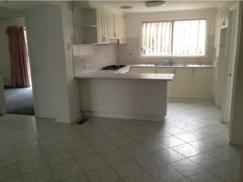 61 Essex Park Drive, Endeavour Hills VIC 3802