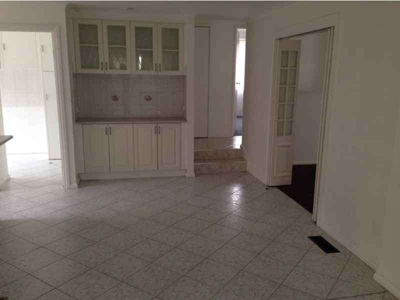 61 Essex Park Drive, Endeavour Hills VIC 3802