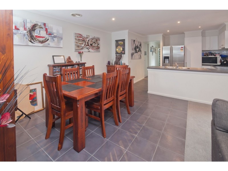 45 Melzak Way, Berwick VIC 3806