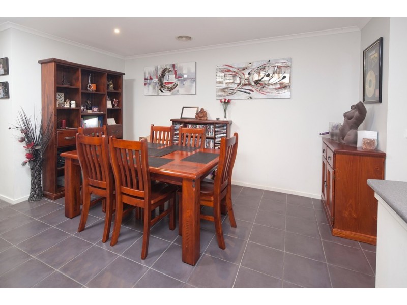 45 Melzak Way, Berwick VIC 3806