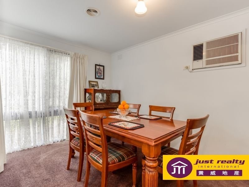 10 St Boswells Ave, Berwick VIC 3806
