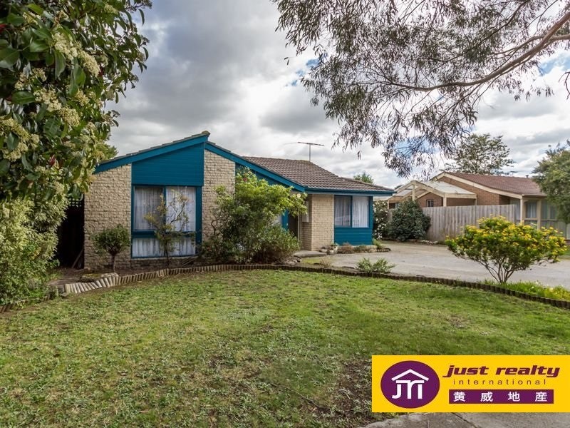 10 St Boswells Ave, Berwick VIC 3806