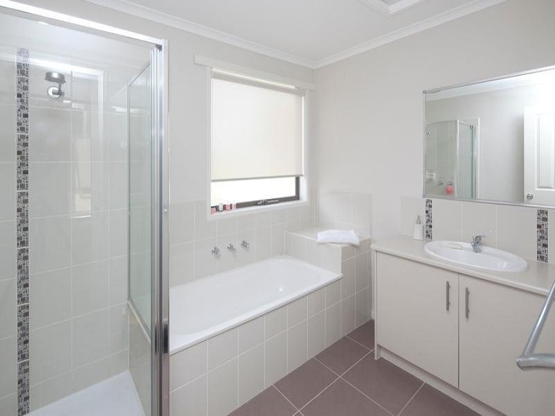 20 Bethune Drive, Hampton Park VIC 3976