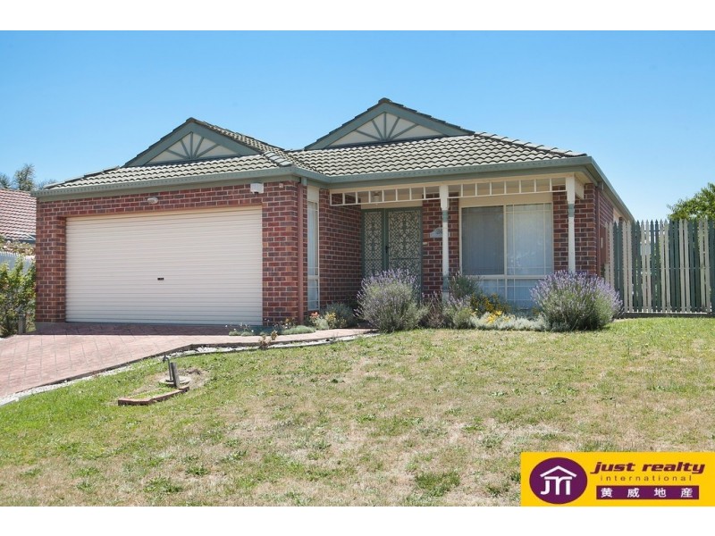 24 Elanora Way, Hampton Park VIC 3976