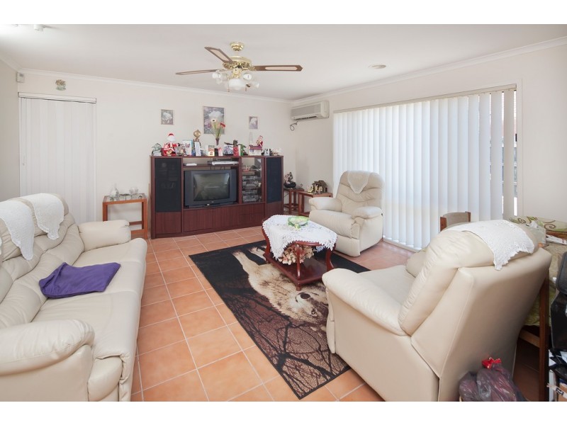 24 Elanora Way, Hampton Park VIC 3976