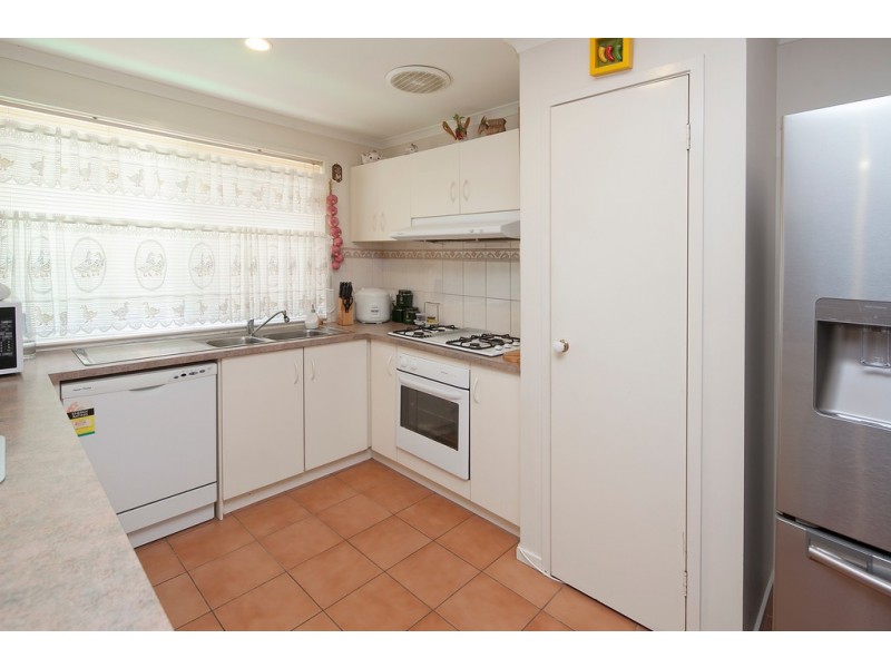 24 Elanora Way, Hampton Park VIC 3976