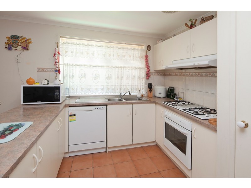 24 Elanora Way, Hampton Park VIC 3976