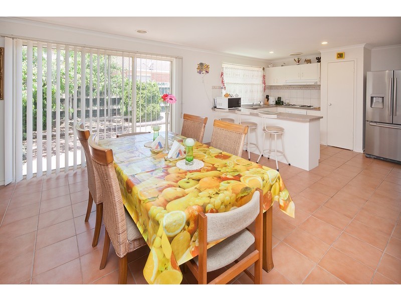 24 Elanora Way, Hampton Park VIC 3976