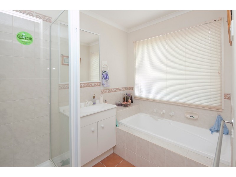 24 Elanora Way, Hampton Park VIC 3976