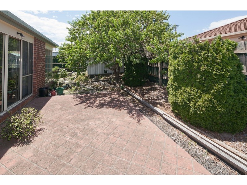 24 Elanora Way, Hampton Park VIC 3976