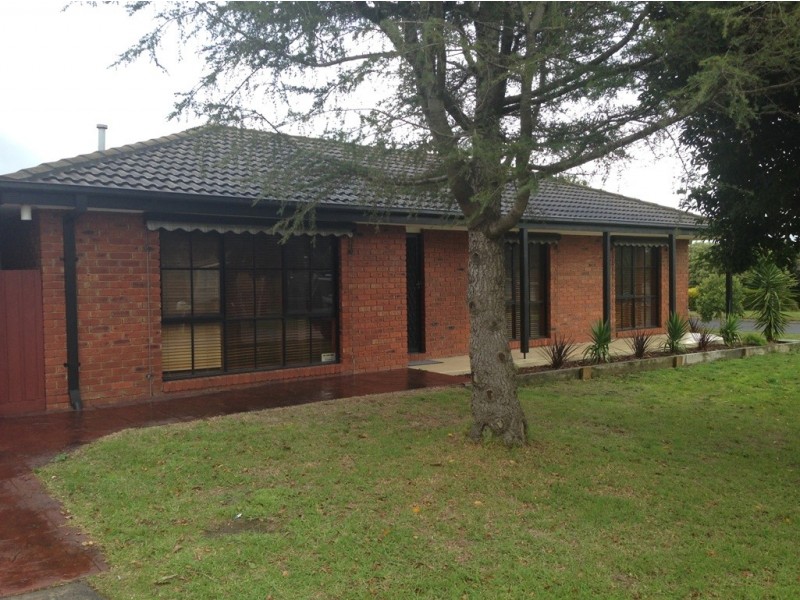 2 Cypress Court, Cranbourne North VIC 3977