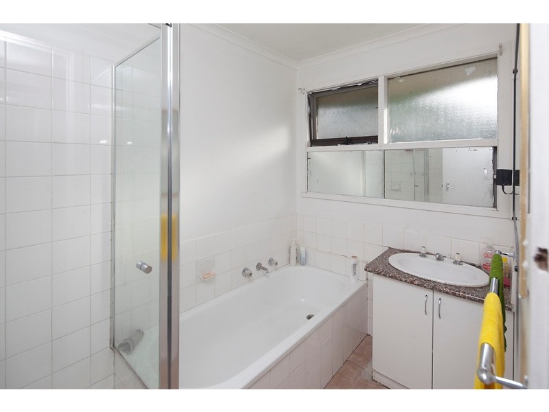 4/2a Canberra Ave, Dandenong South VIC 3175