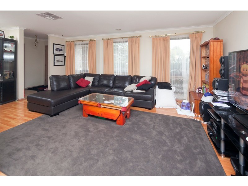 4 Cypress Court, Cranbourne North VIC 3977