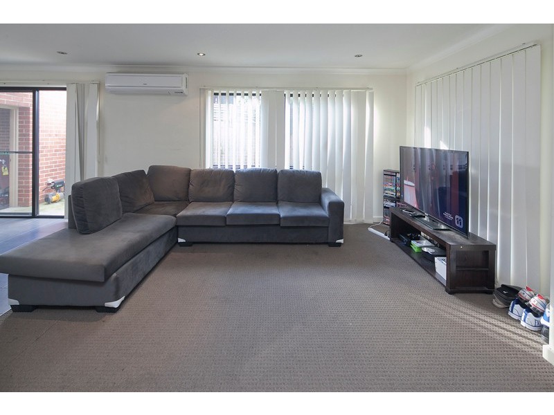 1/11 Laburnum Grove, Doveton VIC 3177