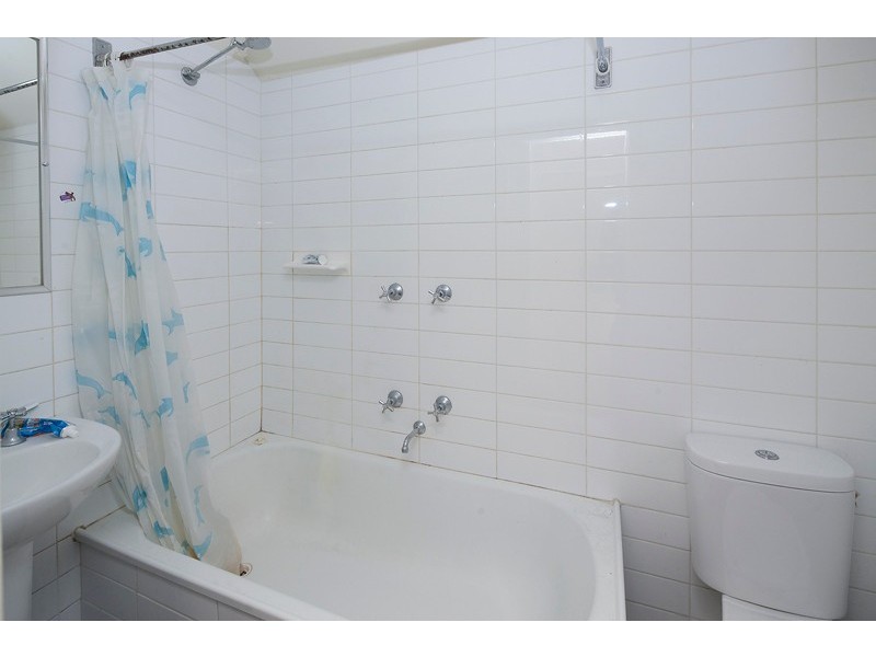 1/11 Laburnum Grove, Doveton VIC 3177