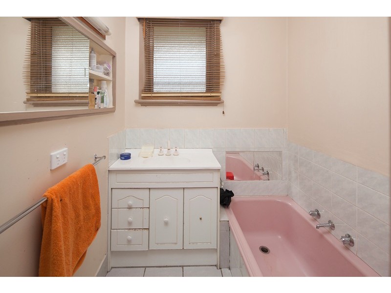 27 Doveton Ave, Doveton VIC 3177