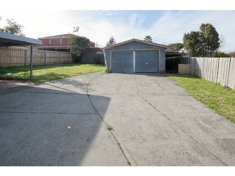 27 Doveton Ave, Doveton VIC 3177