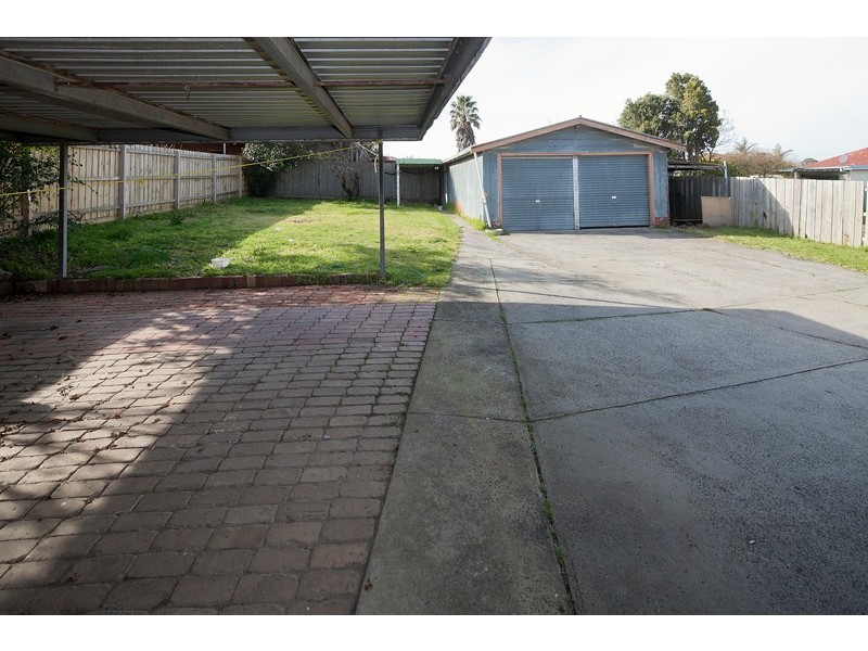 27 Doveton Ave, Doveton VIC 3177