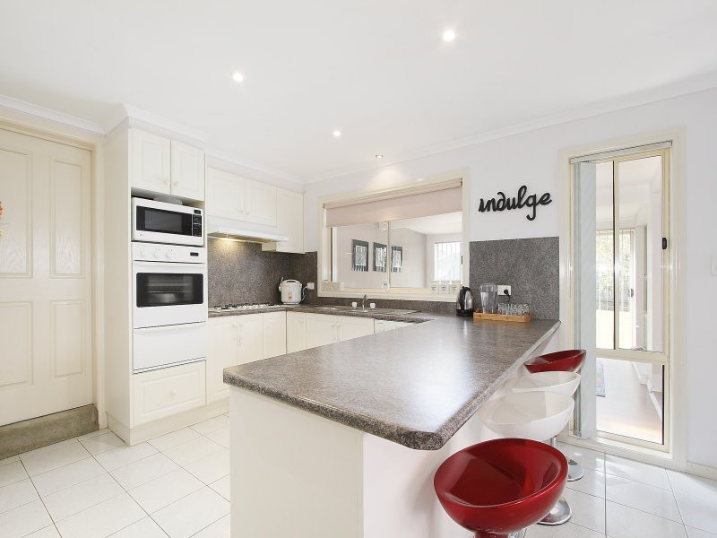 23 Hanna Drive, Endeavour Hills VIC 3802