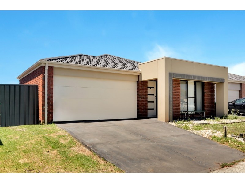 38 Hal Porter Terrace, Lynbrook VIC 3975