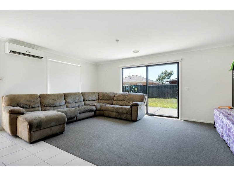 38 Hal Porter Terrace, Lynbrook VIC 3975