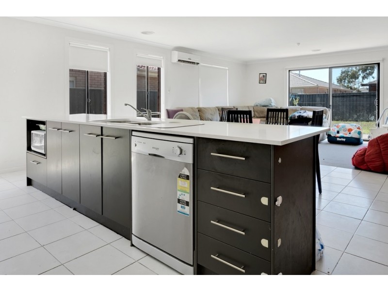 38 Hal Porter Terrace, Lynbrook VIC 3975