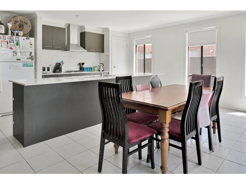 38 Hal Porter Terrace, Lynbrook VIC 3975