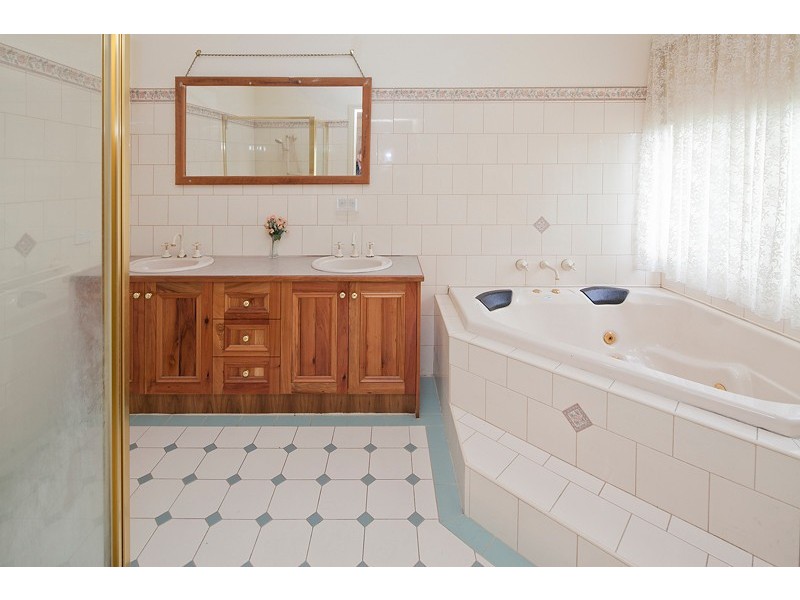12 Milparinka Way, Berwick VIC 3806