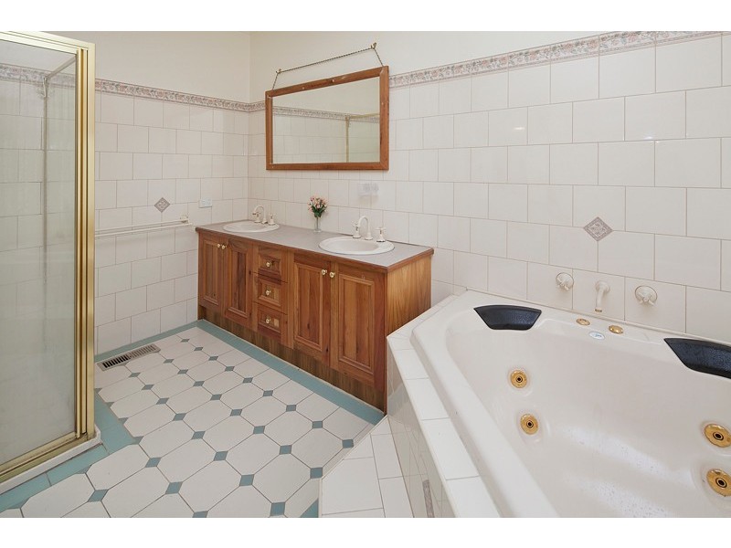 12 Milparinka Way, Berwick VIC 3806