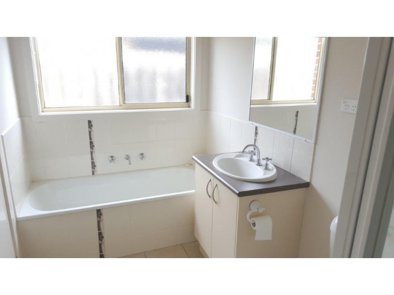 4/107 Breens Rd, Cranbourne West VIC 3977