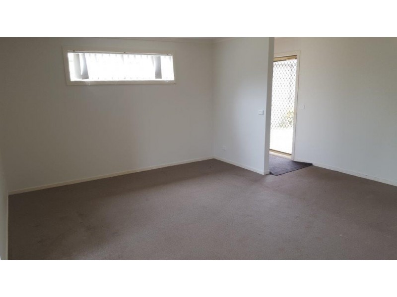 4/107 Breens Rd, Cranbourne West VIC 3977