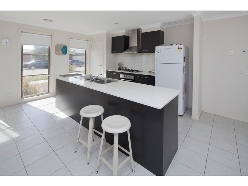 223 Paterson Drive, Lynbrook VIC 3975