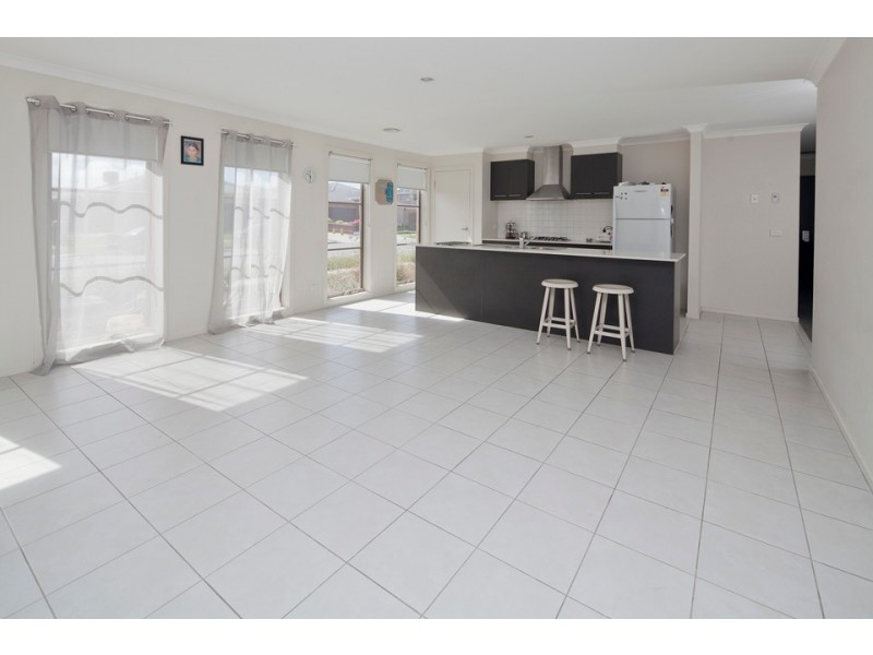 223 Paterson Drive, Lynbrook VIC 3975