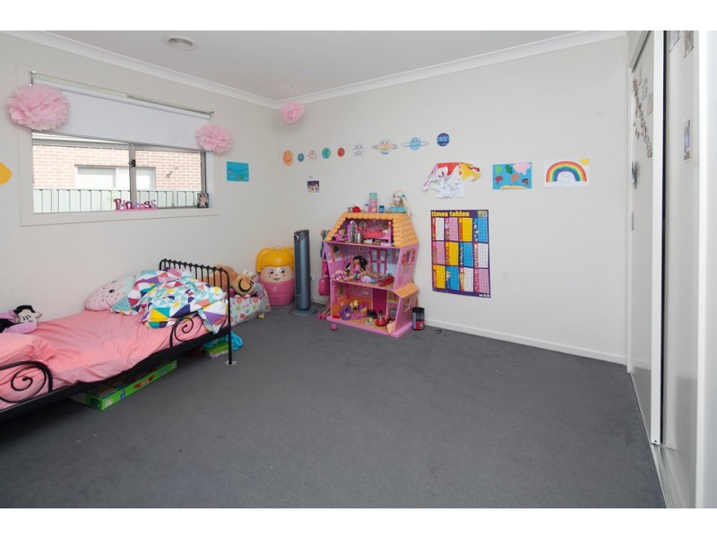 223 Paterson Drive, Lynbrook VIC 3975