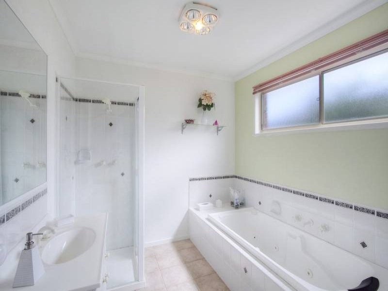 74 Lake View Drive, Narre Warren South VIC 3805
