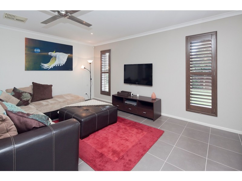 14 Lakeside Drive, Berwick VIC 3806