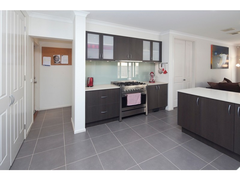 14 Lakeside Drive, Berwick VIC 3806