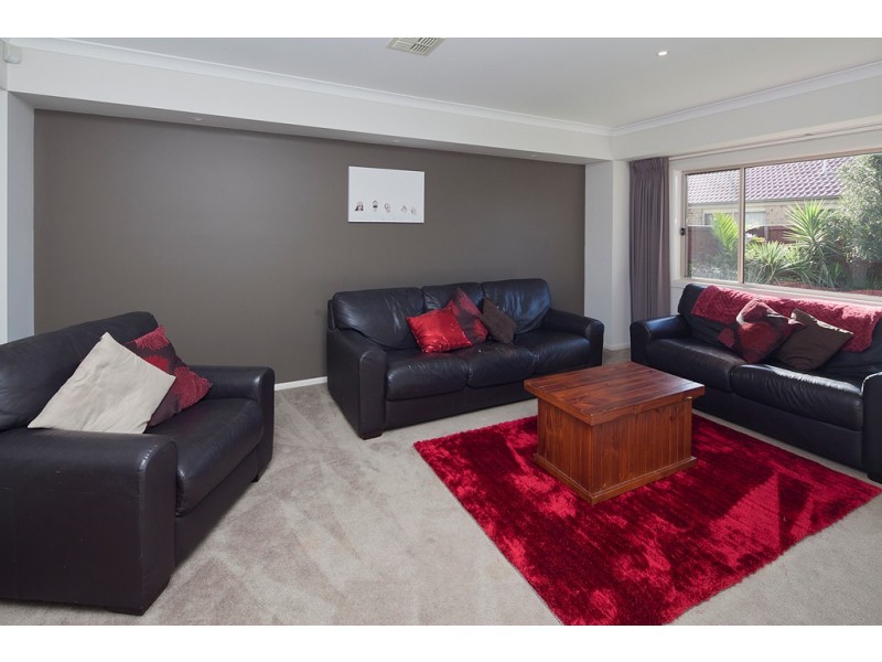 14 Lakeside Drive, Berwick VIC 3806