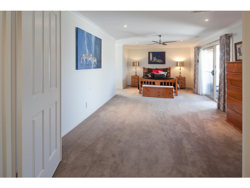 14 Lakeside Drive, Berwick VIC 3806