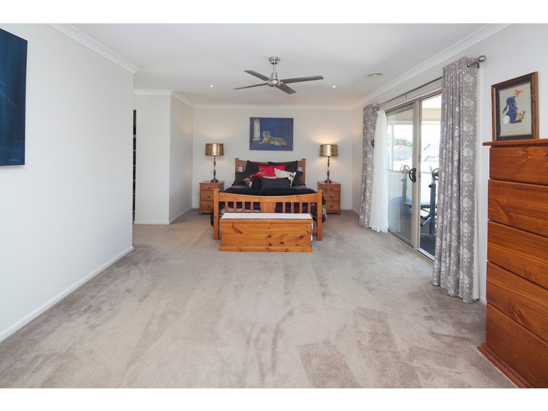 14 Lakeside Drive, Berwick VIC 3806