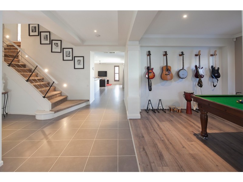 14 Lakeside Drive, Berwick VIC 3806