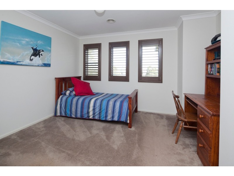 14 Lakeside Drive, Berwick VIC 3806