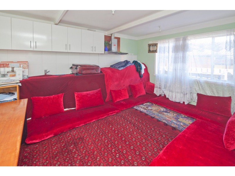 8 Burrows Ave, Dandenong VIC 3175