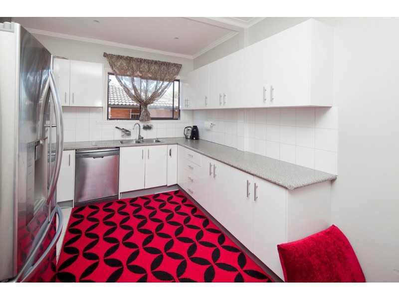 8 Burrows Ave, Dandenong VIC 3175