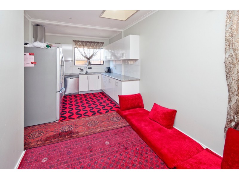 8 Burrows Ave, Dandenong VIC 3175