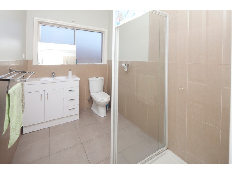 8 Burrows Ave, Dandenong VIC 3175