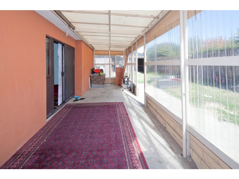 8 Burrows Ave, Dandenong VIC 3175