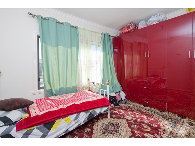8 Burrows Ave, Dandenong VIC 3175